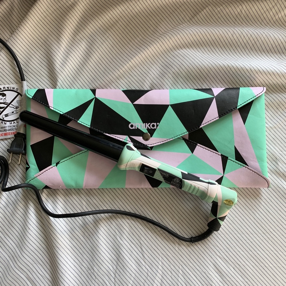 Amika Curling Wand with Clutch